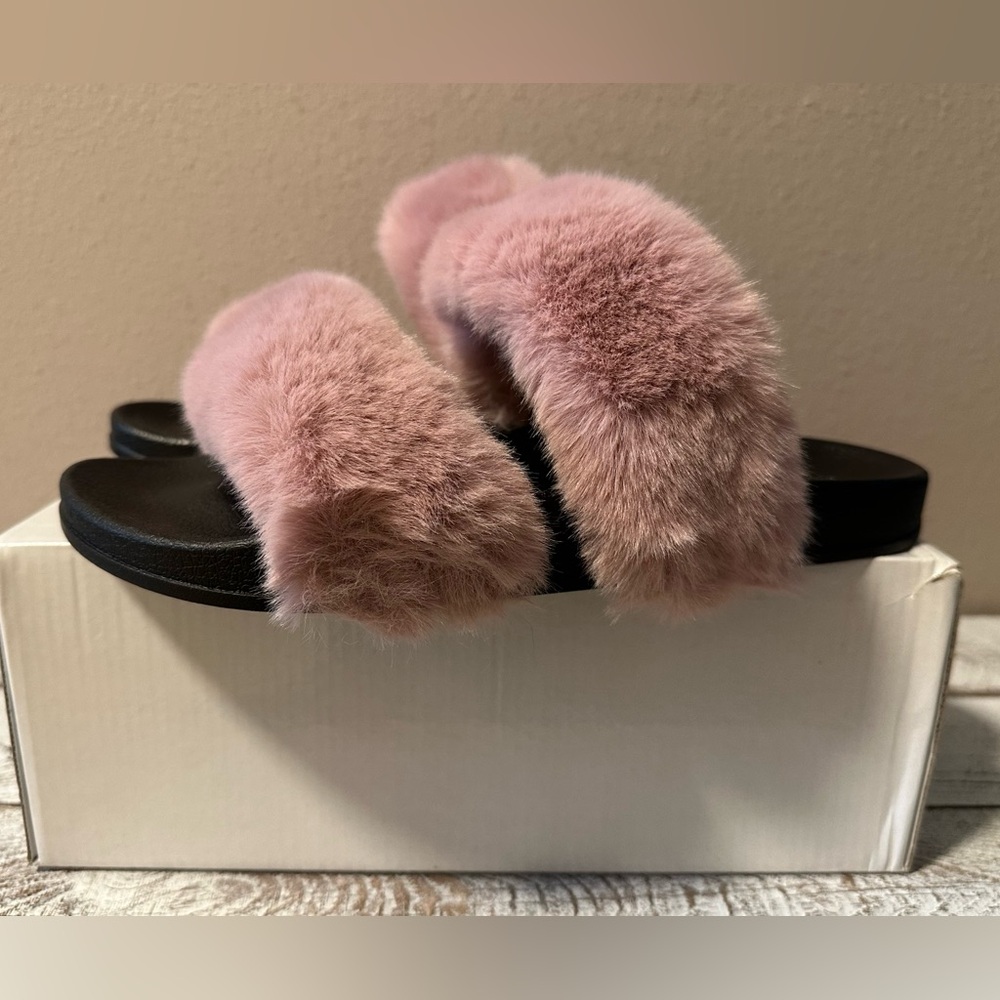 Faux Fur Crossband Slippers - NIB